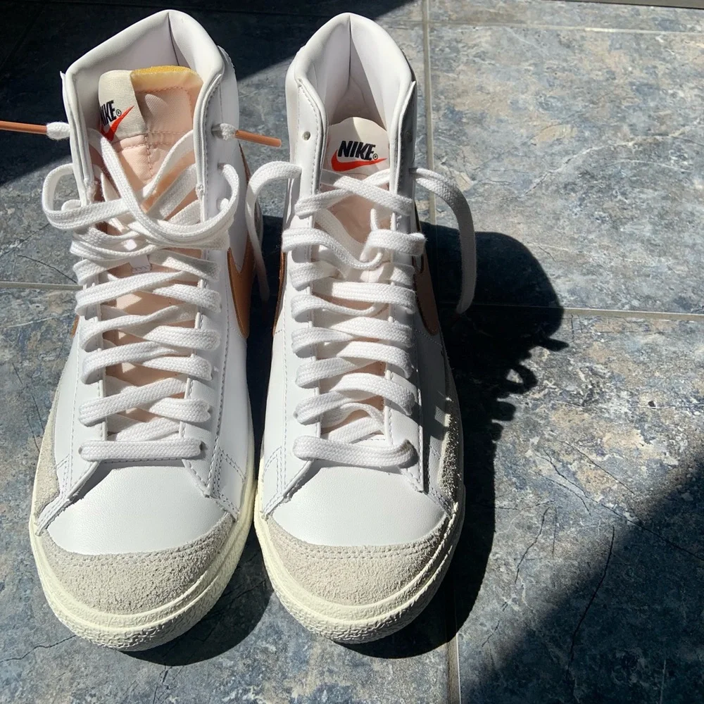 Pink Nike blazers size 9.5 women’s 8 men’s - Picture 5 of 7